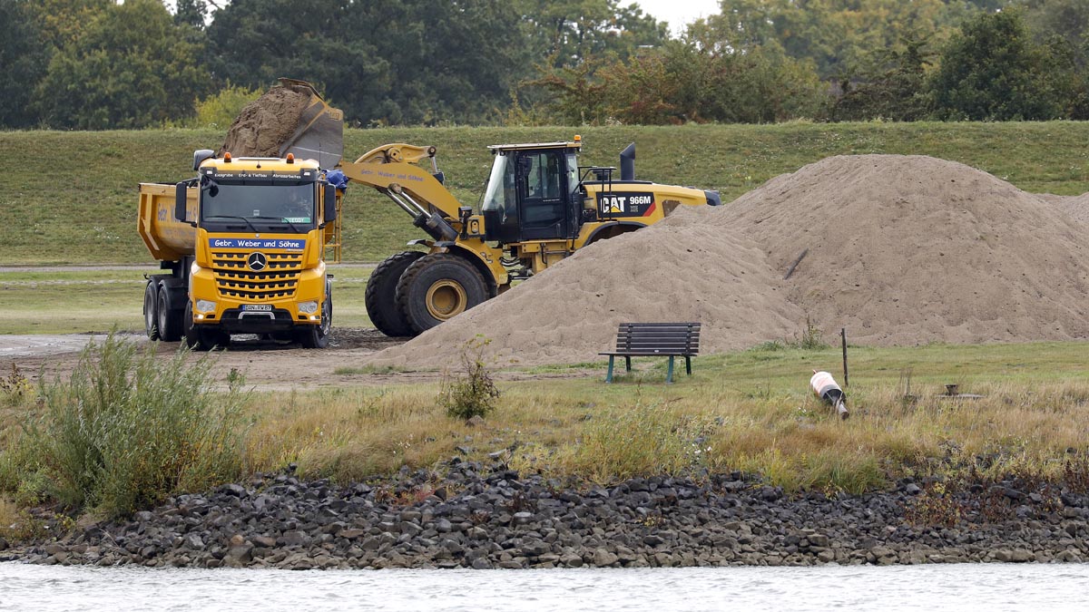 Sand wird abtransportiert