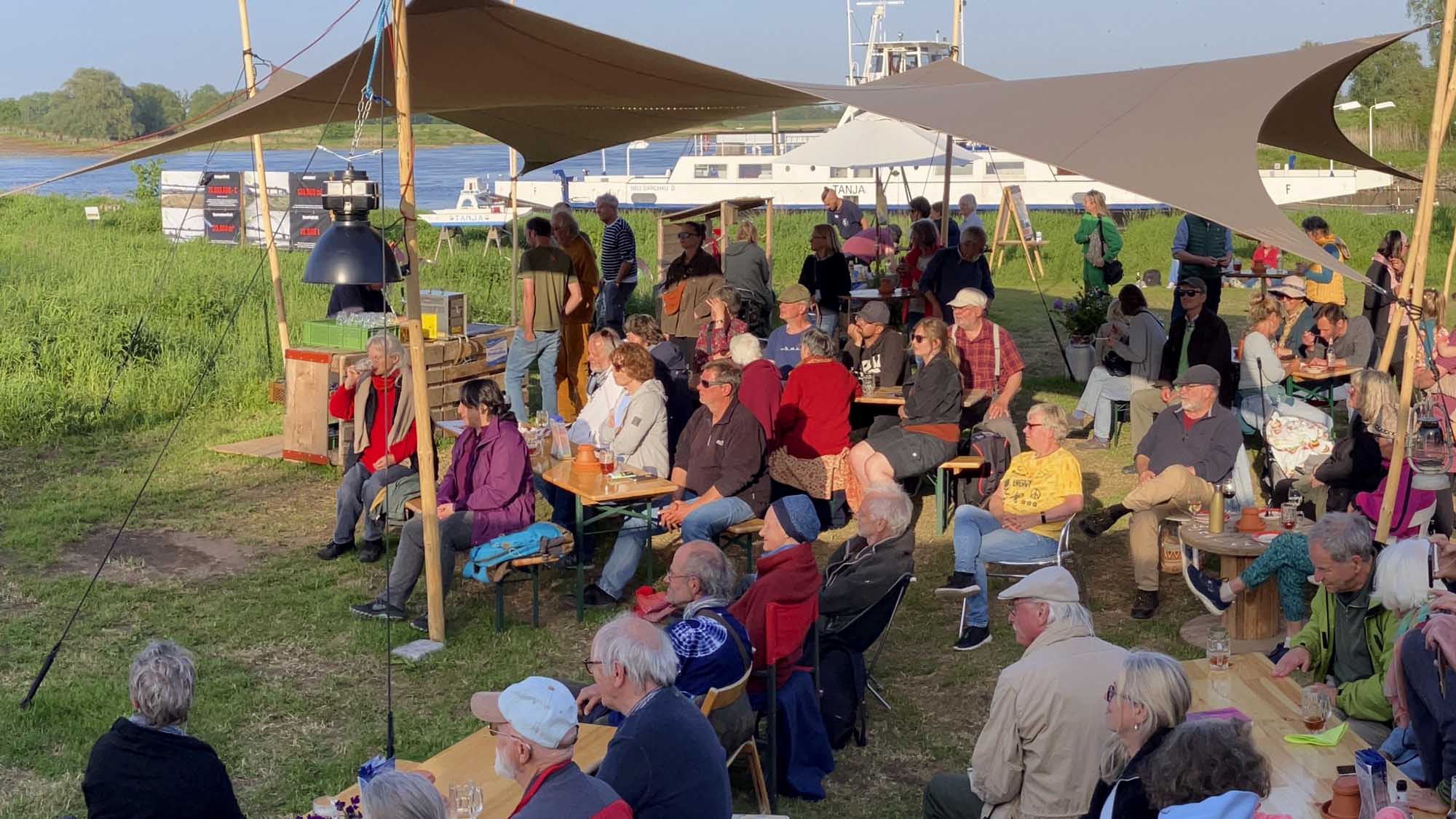 elbDORFaktiv verlegt seinen Stammtisch am 14. August in den Klangschalenpark (Symbolbild)